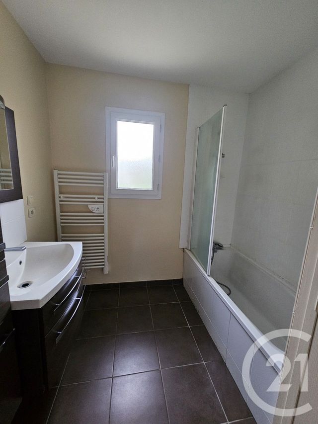 Maison &agrave; louer - 4 pi&egrave;ces - 78,11 m2 - Vineuil - 36 - CENTRE