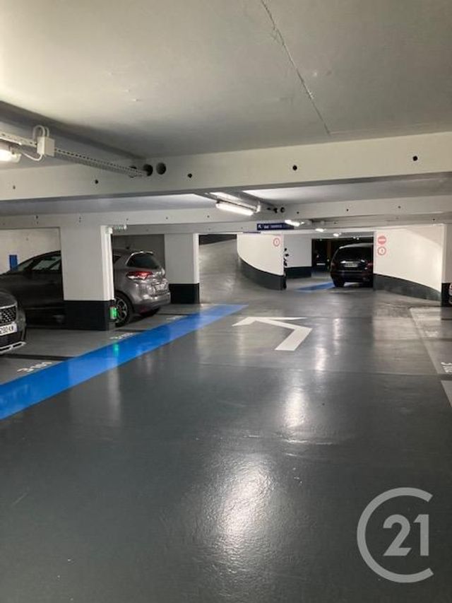 Parking à louer - 10 m2 - Paris - 75016 - ILE-DE-FRANCE