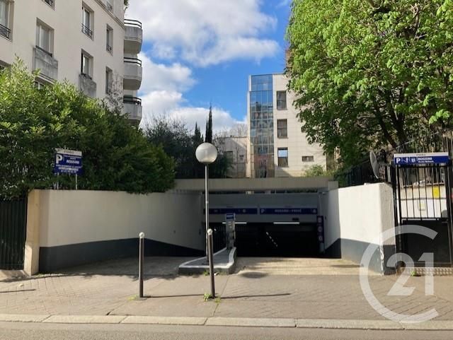 Parking à louer - 10 m2 - Paris - 75016 - ILE-DE-FRANCE