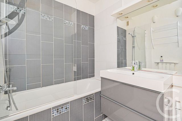 Appartement F2 à vendre - 2 pièces - 56,24 m2 - Paris - 75016 - ILE-DE-FRANCE