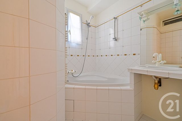 Appartement F5 &agrave; louer - 5 pi&egrave;ces - 108,01 m2 - Paris - 75016 - ILE-DE-FRANCE