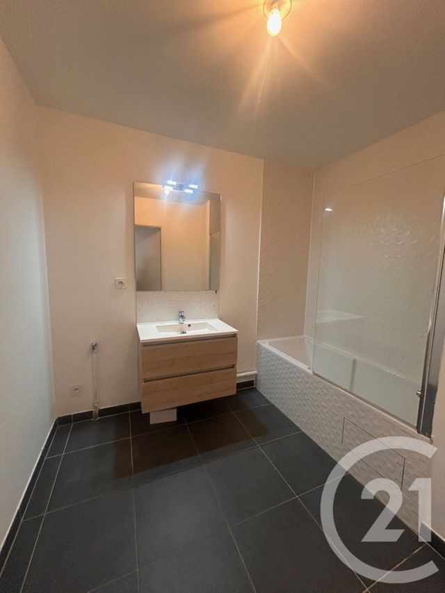 Appartement T3 &agrave; louer - 3 pi&egrave;ces - 61,12 m2 - Clichy - 92 - ILE-DE-FRANCE
