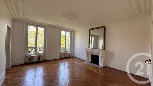 Exclusivité PARIS 75010 2 180 € par mois charges comprises 85,8 m 2 , appartement , 4 pcs