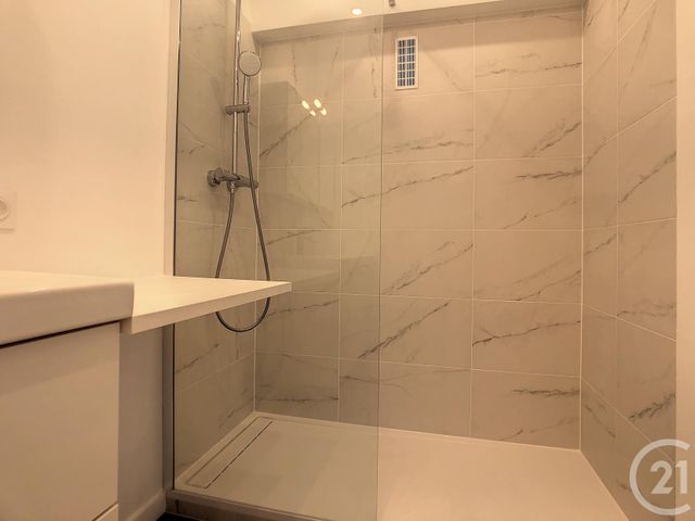 Appartement F3 &agrave; louer - 3 pi&egrave;ces - 70,75 m2 - Paris - 75011 - ILE-DE-FRANCE