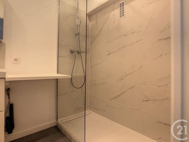 Appartement F3 &agrave; louer - 3 pi&egrave;ces - 70,75 m2 - Paris - 75011 - ILE-DE-FRANCE