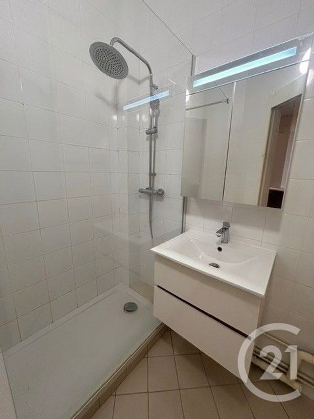 Appartement T2 &agrave; louer - 2 pi&egrave;ces - 55,75 m2 - Paris - 75019 - ILE-DE-FRANCE