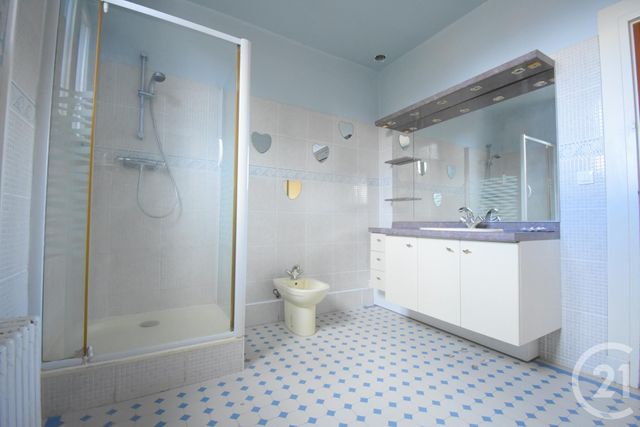 Appartement F3 à vendre - 3 pièces - 112,03 m2 - Vichy - 03 - AUVERGNE