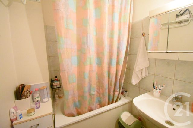 Appartement F3 à vendre - 3 pièces - 54,64 m2 - Vichy - 03 - AUVERGNE