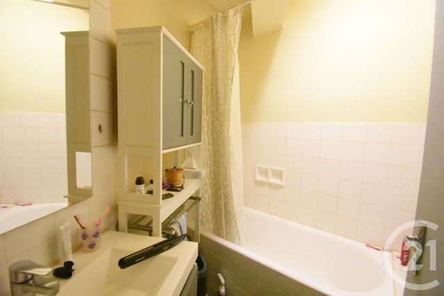 Appartement F3 &agrave; vendre - 3 pi&egrave;ces - 60,94 m2 - Vichy - 03 - AUVERGNE