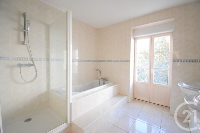 Appartement F3 à vendre - 3 pièces - 126,34 m2 - Vichy - 03 - AUVERGNE