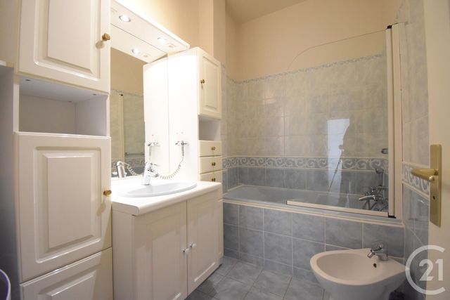 Appartement T3 &agrave; louer - 3 pi&egrave;ces - 85,92 m2 - Vichy - 03 - AUVERGNE