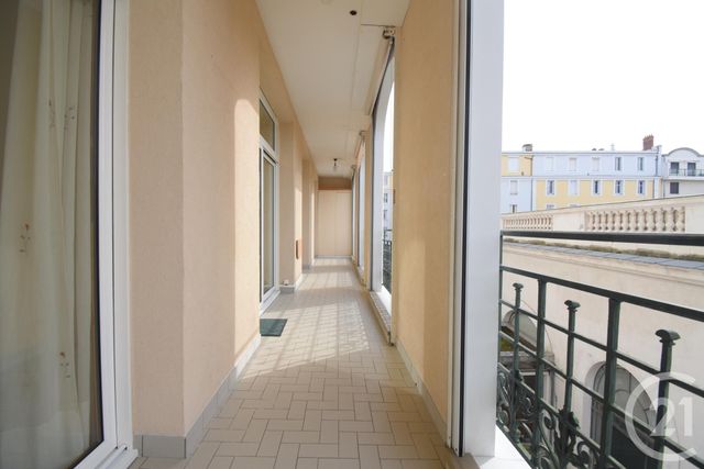 Appartement T3 &agrave; louer - 3 pi&egrave;ces - 85,92 m2 - Vichy - 03 - AUVERGNE