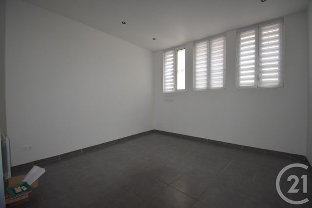 Appartement Local &agrave; louer - 2 pi&egrave;ces - 73,73 m2 - Vichy - 03 - AUVERGNE