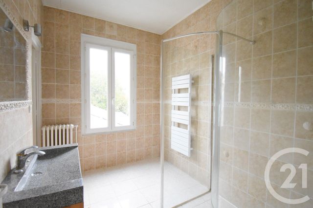 Appartement F5 &agrave; louer - 5 pi&egrave;ces - 109,34 m2 - Vichy - 03 - AUVERGNE