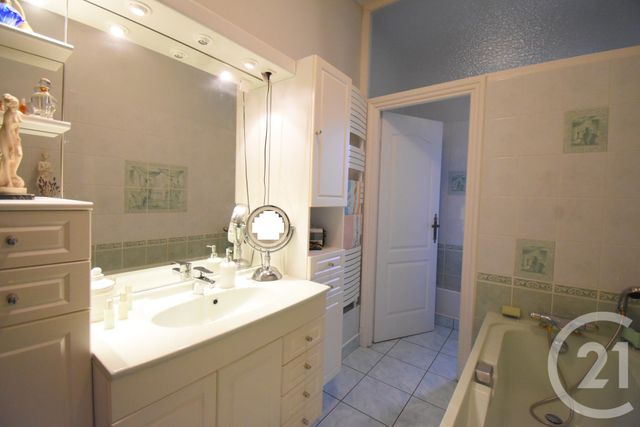 Appartement F4 &agrave; vendre - 4 pi&egrave;ces - 147,29 m2 - Vichy - 03 - AUVERGNE