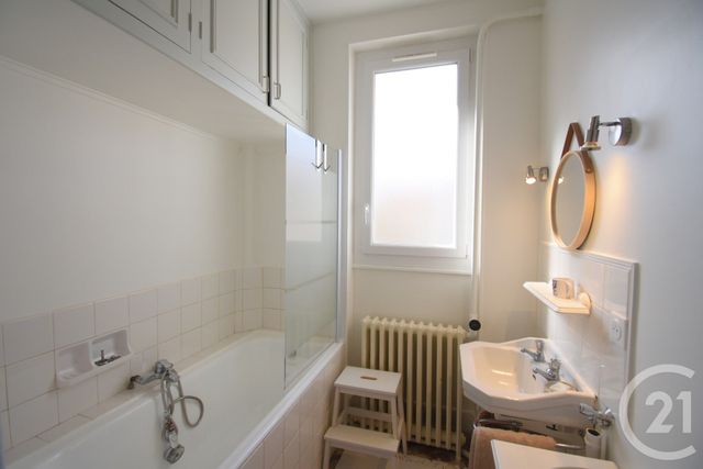 Appartement F3 &agrave; louer - 3 pi&egrave;ces - 103,94 m2 - Vichy - 03 - AUVERGNE