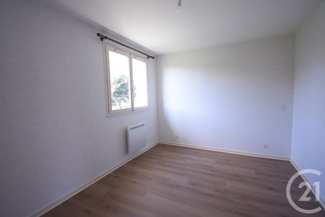 Maison &agrave; louer - 3 pi&egrave;ces - 80,23 m2 - Bellerive Sur Allier - 03 - AUVERGNE