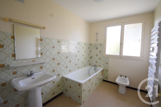 Maison &agrave; louer - 3 pi&egrave;ces - 80,23 m2 - Bellerive Sur Allier - 03 - AUVERGNE