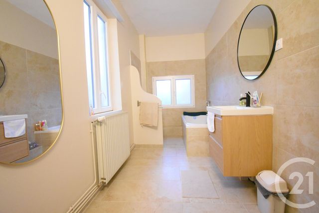 Appartement F3 &agrave; louer - 3 pi&egrave;ces - 104,79 m2 - Vichy - 03 - AUVERGNE