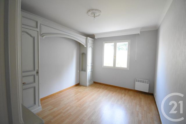 Maison &agrave; louer - 4 pi&egrave;ces - 122,20 m2 - Bellerive Sur Allier - 03 - AUVERGNE