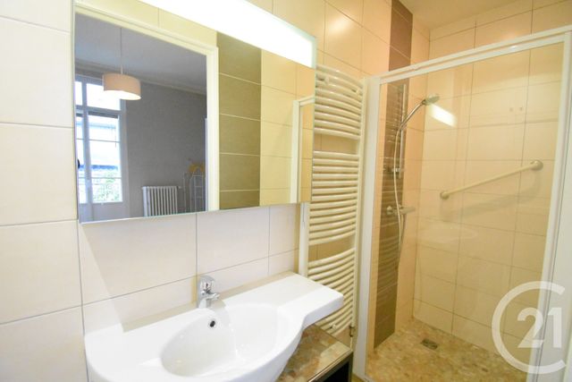 Appartement F2 &agrave; louer - 2 pi&egrave;ces - 63,83 m2 - Vichy - 03 - AUVERGNE