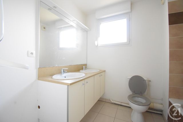 Appartement T3 &agrave; louer - 3 pi&egrave;ces - 61,63 m2 - Hauterive - 03 - AUVERGNE