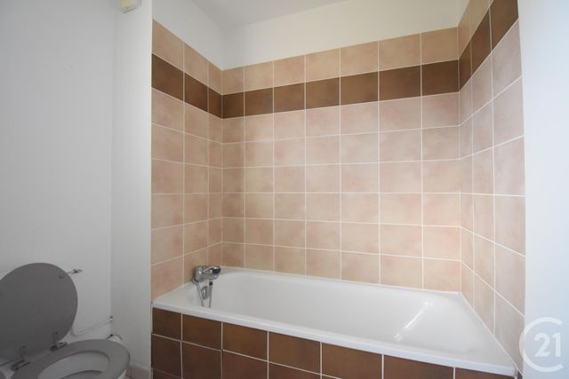 Appartement T3 &agrave; louer - 3 pi&egrave;ces - 61,63 m2 - Hauterive - 03 - AUVERGNE