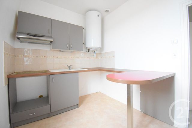 Appartement F3 &agrave; louer - 3 pi&egrave;ces - 65,25 m2 - St Yorre - 03 - AUVERGNE