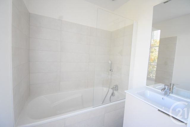 Appartement F4 &agrave; louer - 4 pi&egrave;ces - 89,30 m2 - Vichy - 03 - AUVERGNE