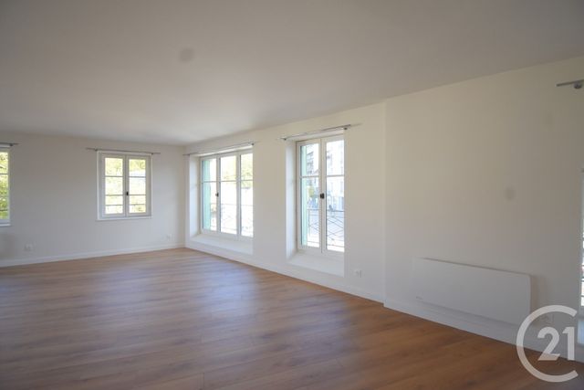 Appartement F4 &agrave; louer - 4 pi&egrave;ces - 89,30 m2 - Vichy - 03 - AUVERGNE