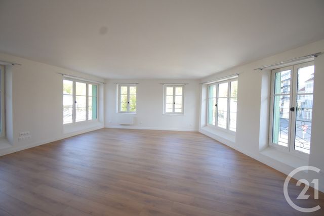 Appartement F4 &agrave; louer - 4 pi&egrave;ces - 89,30 m2 - Vichy - 03 - AUVERGNE
