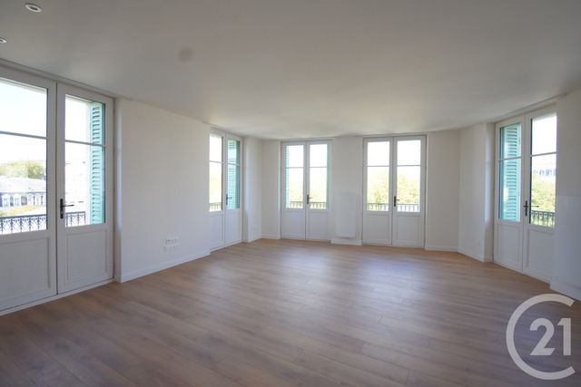 Appartement F3 &agrave; louer - 3 pi&egrave;ces - 90 m2 - Vichy - 03 - AUVERGNE