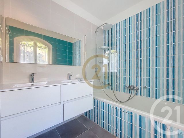 Maison &agrave; louer - 5 pi&egrave;ces - 102,65 m2 - Draguignan - 83 - PROVENCE-ALPES-COTE-D-AZUR