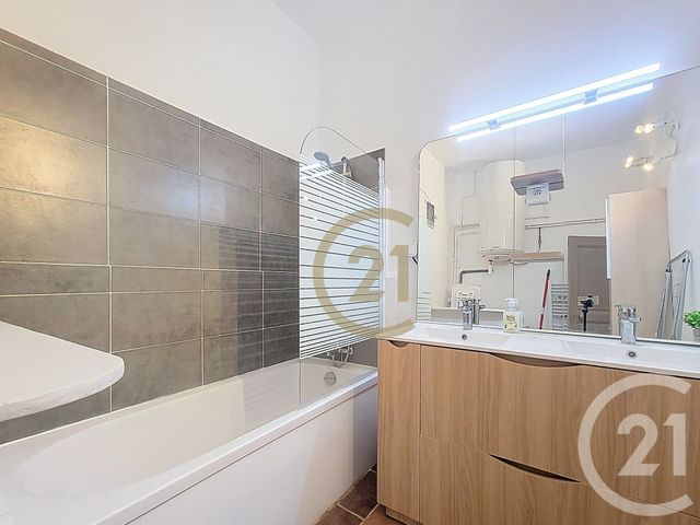 Appartement F1 bis &agrave; louer - 2 pi&egrave;ces - 37,20 m2 - Flayosc - 83 - PROVENCE-ALPES-COTE-D-AZUR