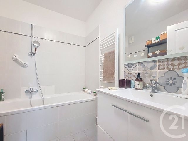 Appartement F4 &agrave; vendre - 4 pi&egrave;ces - 81,10 m2 - Draguignan - 83 - PROVENCE-ALPES-COTE-D-AZUR