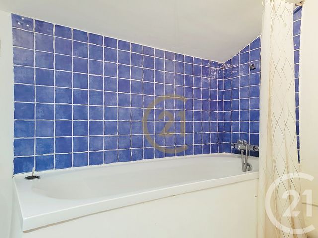 Appartement F2 &agrave; louer - 2 pi&egrave;ces - 45 m2 - Draguignan - 83 - PROVENCE-ALPES-COTE-D-AZUR