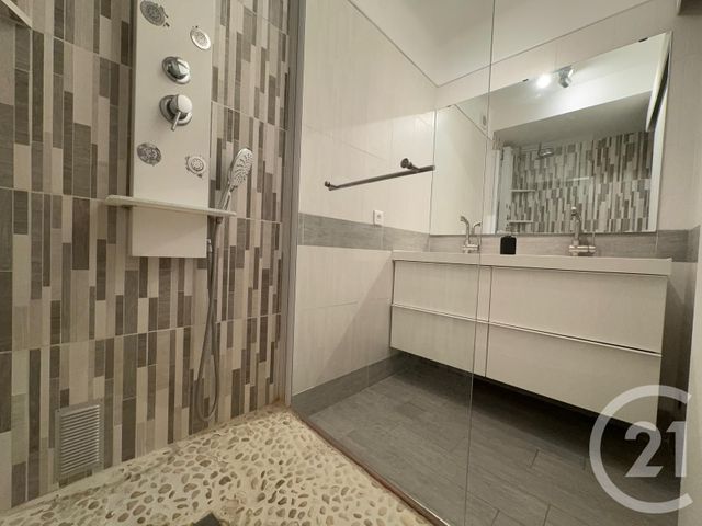 Appartement F3 &agrave; louer - 3 pi&egrave;ces - 54,90 m2 - Draguignan - 83 - PROVENCE-ALPES-COTE-D-AZUR
