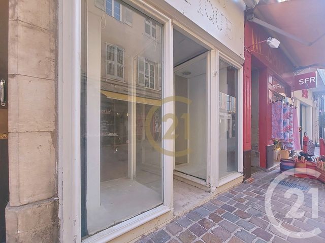 Appartement Local &agrave; louer - 1 pi&egrave;ce - 17,86 m2 - Draguignan - 83 - PROVENCE-ALPES-COTE-D-AZUR