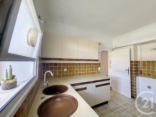Appartement F3 &agrave; louer - 3 pi&egrave;ces - 77 m2 - Draguignan - 83 - PROVENCE-ALPES-COTE-D-AZUR
