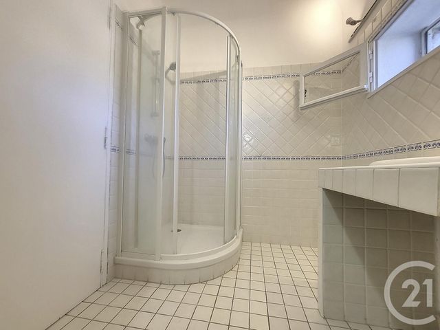 Appartement F3 &agrave; louer - 3 pi&egrave;ces - 77 m2 - Draguignan - 83 - PROVENCE-ALPES-COTE-D-AZUR