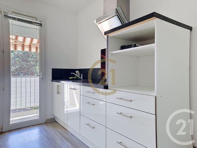 Appartement F3 &agrave; louer - 3 pi&egrave;ces - 58,38 m2 - Draguignan - 83 - PROVENCE-ALPES-COTE-D-AZUR