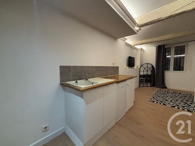 Appartement Studio &agrave; louer - 1 pi&egrave;ce - 35,80 m2 - Draguignan - 83 - PROVENCE-ALPES-COTE-D-AZUR