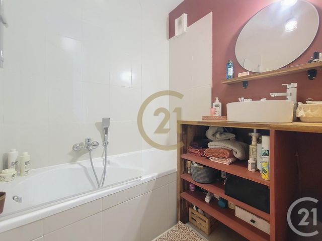 Appartement F2 &agrave; louer - 2 pi&egrave;ces - 49,97 m2 - Draguignan - 83 - PROVENCE-ALPES-COTE-D-AZUR
