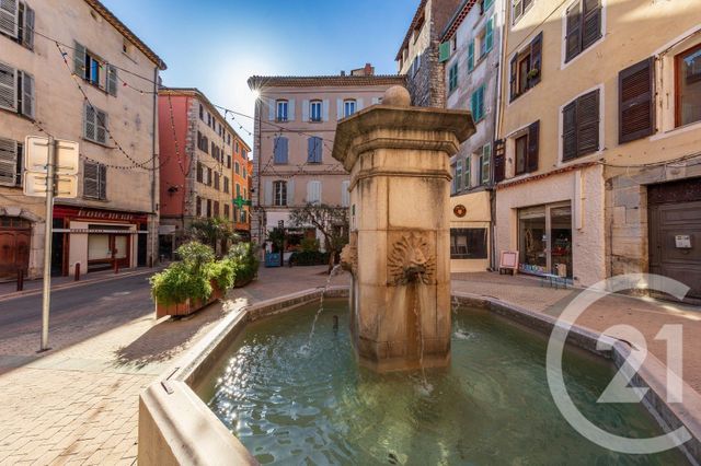 Appartement F3 &agrave; louer - 3 pi&egrave;ces - 60 m2 - Draguignan - 83 - PROVENCE-ALPES-COTE-D-AZUR