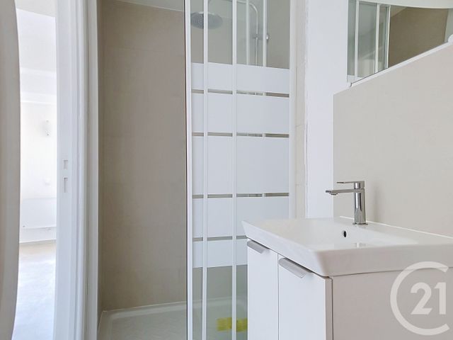 Appartement F1 bis &agrave; louer - 2 pi&egrave;ces - 25,97 m2 - Draguignan - 83 - PROVENCE-ALPES-COTE-D-AZUR
