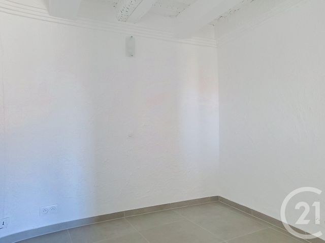 Appartement F1 bis &agrave; louer - 2 pi&egrave;ces - 25,97 m2 - Draguignan - 83 - PROVENCE-ALPES-COTE-D-AZUR