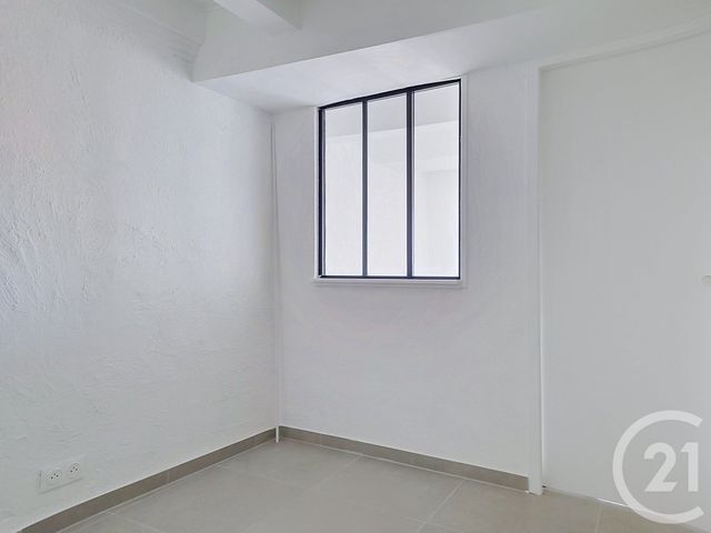 Appartement F1 bis &agrave; louer - 2 pi&egrave;ces - 25,97 m2 - Draguignan - 83 - PROVENCE-ALPES-COTE-D-AZUR