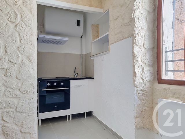 Appartement F1 &agrave; louer - 1 pi&egrave;ce - 17,07 m2 - Draguignan - 83 - PROVENCE-ALPES-COTE-D-AZUR