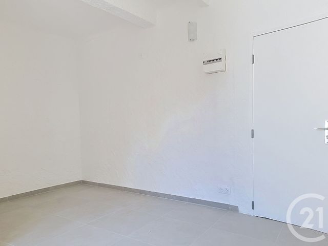 Appartement F1 &agrave; louer - 1 pi&egrave;ce - 17,07 m2 - Draguignan - 83 - PROVENCE-ALPES-COTE-D-AZUR