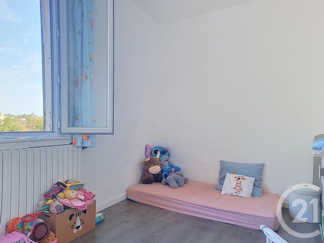 Appartement F3 &agrave; louer - 3 pi&egrave;ces - 75,29 m2 - Draguignan - 83 - PROVENCE-ALPES-COTE-D-AZUR